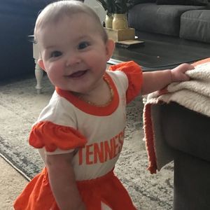 Meet your Posher, Lara